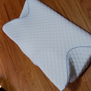 NWOT Memory Foam Orthopedic Comfort Neck Spine Pillow